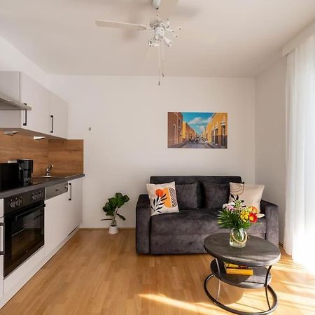 Sunny 1Br Home With Balcony By Hm Bécs Kültér fotó