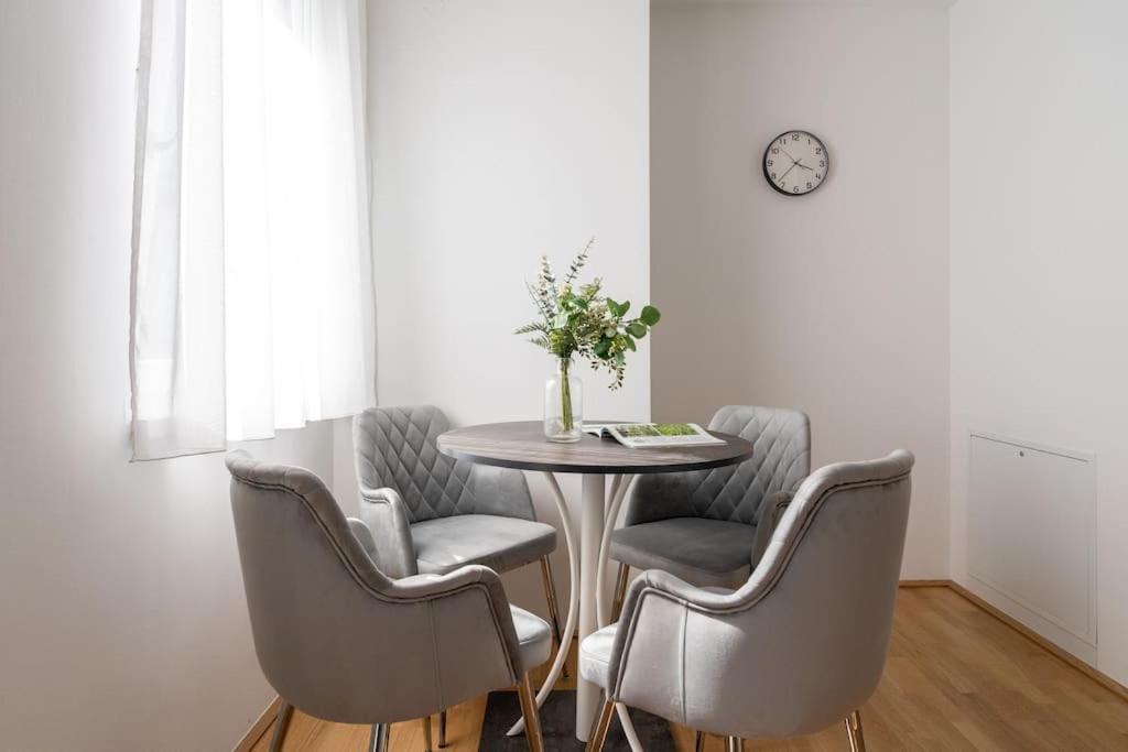 Sunny 1Br Home With Balcony By Hm Bécs Kültér fotó