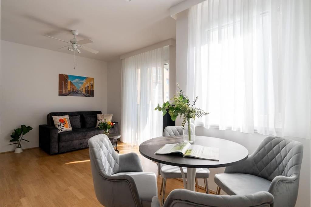 Sunny 1Br Home With Balcony By Hm Bécs Kültér fotó